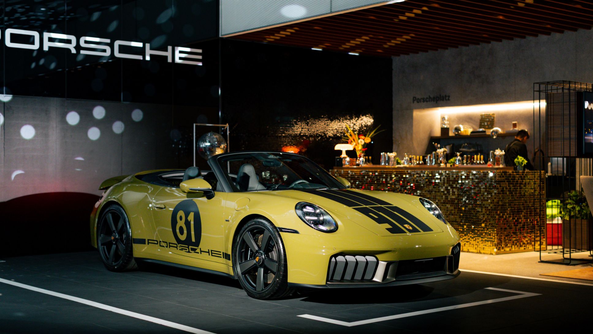Vista lateral del nuevo 911 Spirit 70 durante su presentaci&oacute;n para clientes, un modelo que revaloriza el pasado y combina la innovaci&oacute;n del futuro, reinterpretando la esencia de los ic&oacute;nicos deportivos de las d&eacute;cadas de los 60 y 70. Per&uacute;, Porsche AG