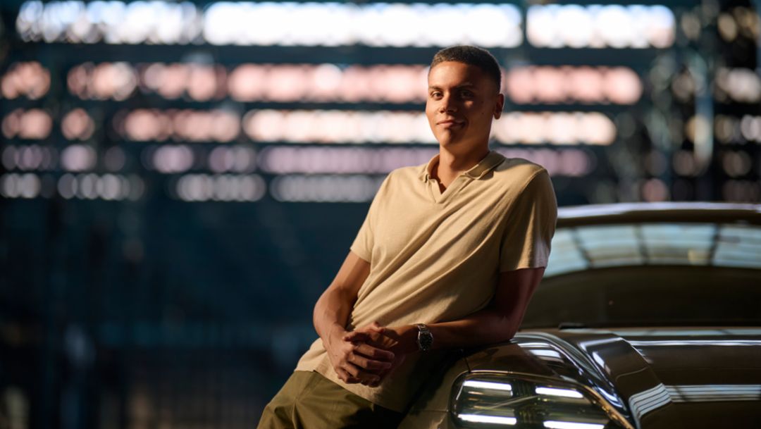 Porsche România se alătură inițiativei primului Friend of the Brand din România, David Popovici, de a sprijini tinerele talente