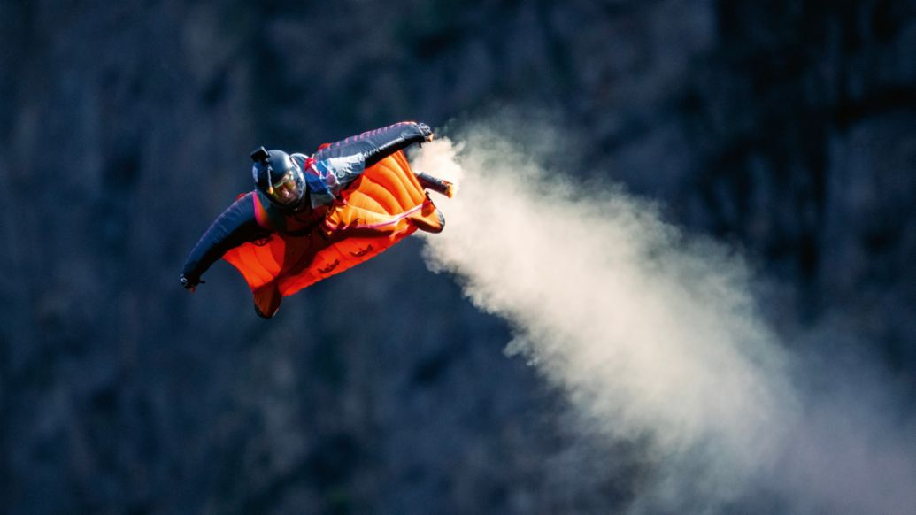 Jenna Gygi, pilote de wingsuit, 2025, Porsche Schweiz AG