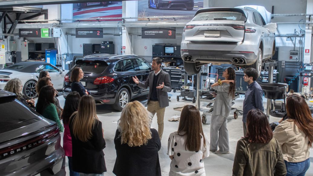 Cristian Tagle, Gerente T&eacute;cnico Porsche Chile, Taller Mes de la Mujer, Porsche Center Santiago, Chile, 2026