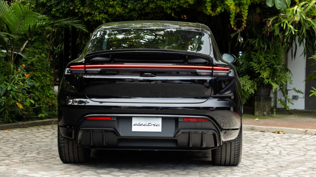 Porsche Macan GTS El&eacute;ctrico, Porsche Center Guatemala, 2026.
