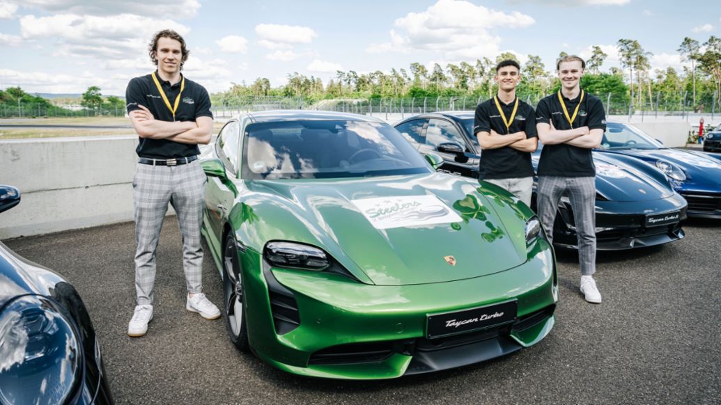 Joshua Rust, Adam Zoweil, Artur Herber (l-r), SC Bietigheim-Bissingen Steelers, 2022, Porsche AG