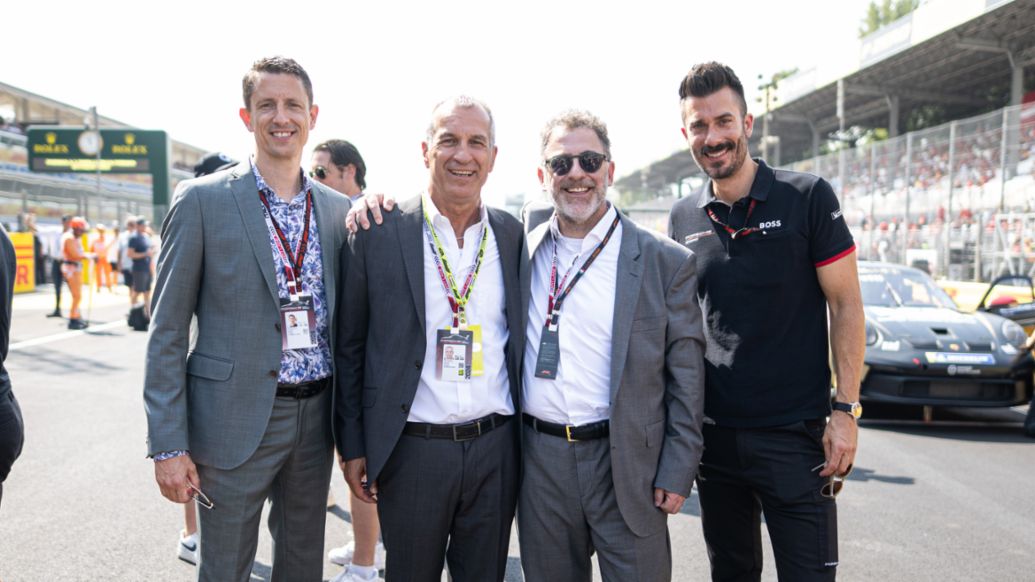 Michael Dreiser (D, Leiter Vertrieb bei Porsche Motorsport), Albrecht Reimold (D, Mitglied des Vorstandes, Produktion und Logistik Porsche AG), Cesar Norton (RCH, President and CEO HIF Global), Oliver Schwab (D, Projektleiter Porsche Mobil 1 Supercup), Porsche Mobil 1 Supercup, Monza, Rennen, 2024, Porsche AG