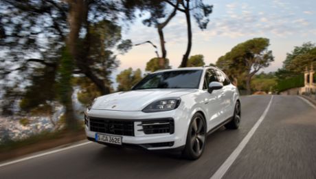 Porsche presents third E-Hybrid variant of the Cayenne