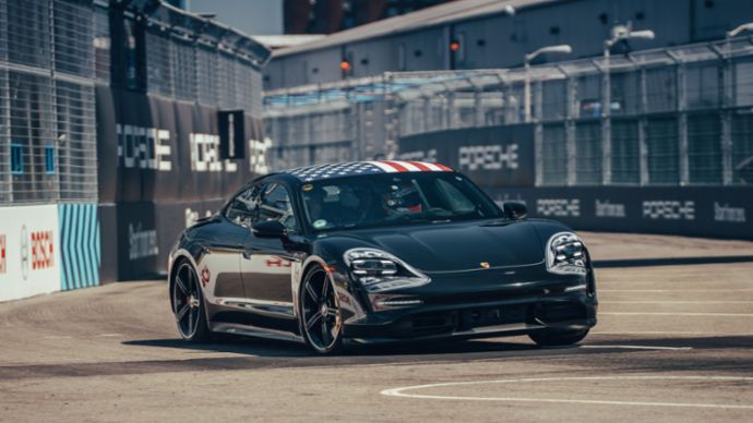 Taycan prototype, Triple Demo Run, New York, 2019, Porsche AG