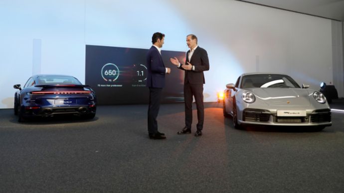 Mark Webber, Porsche Brand Ambassador, Oliver Blume, CEO Dr. Ing. h.c. F. Porsche AG, 911 Turbo S Cabriolet, 911 Turbo S, 2020, Porsche AG
