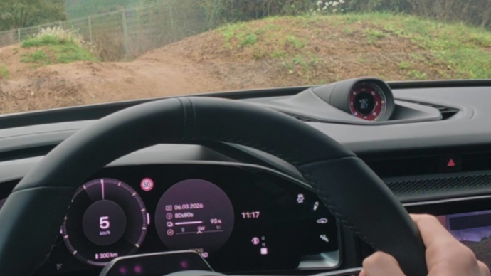 Cayenne Electric, S-GO 421E, Media Drive Barcelona, Portrait