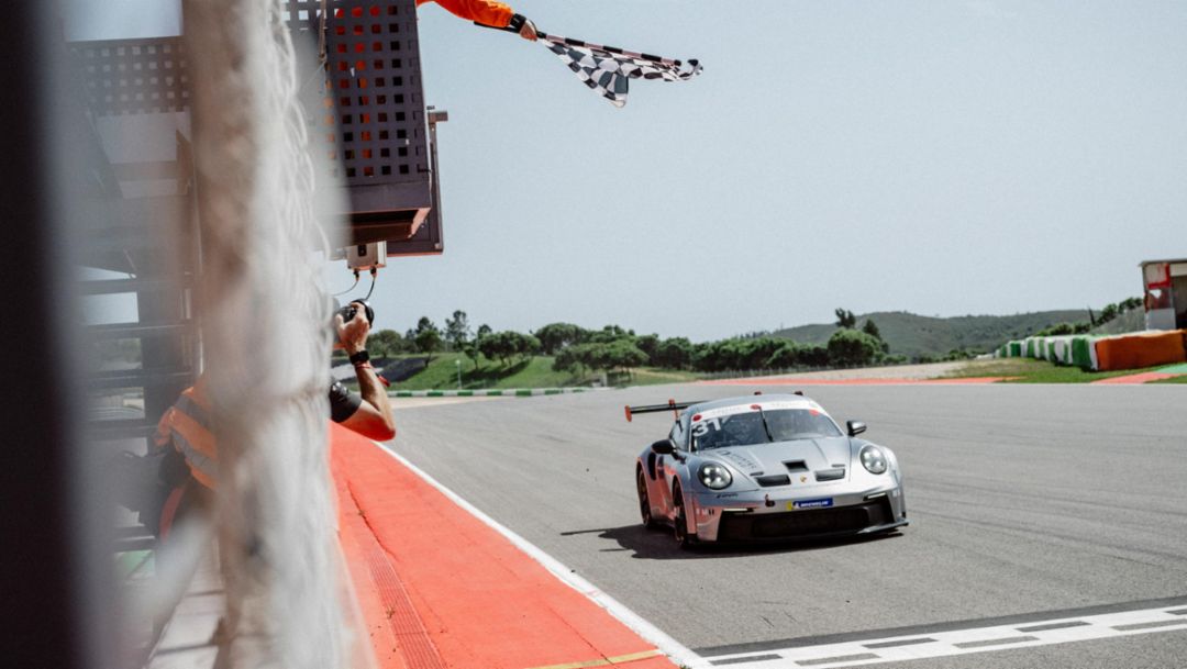 Jack Sherwood inaugura la nuova stagione della GT3 Cup con due vittorie