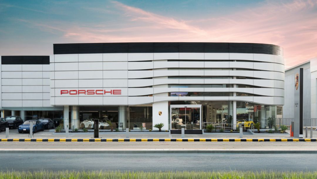 Porsche celebrates the opening of a new state of the art showroom in Al Khobar