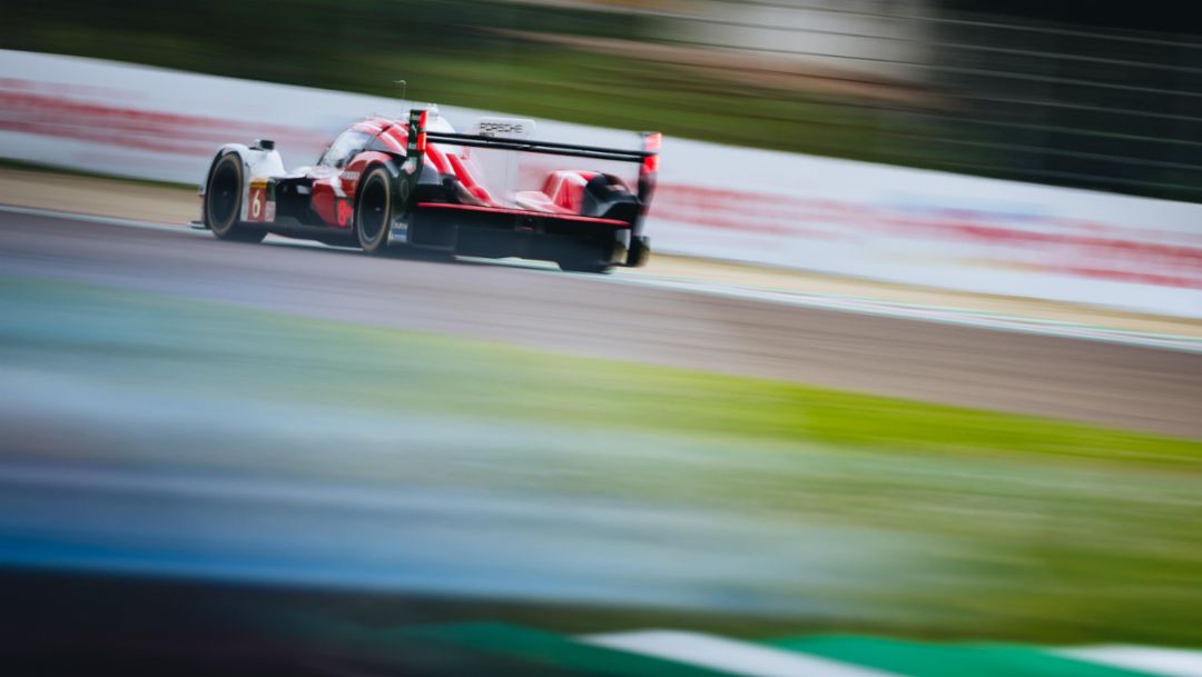 Piloții Porsche de Formula E fac repetiția generală pentru Le Mans în Belgia 