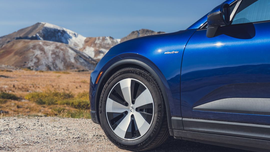 Macan, Gentian Blue, BEV, 2025, H2