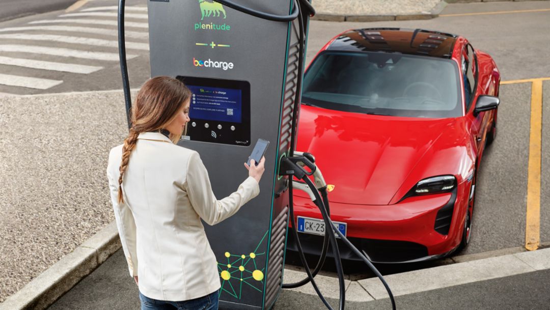 Porsche Italia e Plenitude firmano accordo di interoperabilità