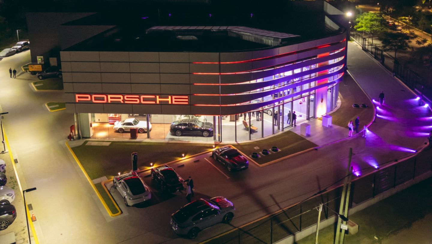Porsche Center Buenos Aires, el primero en América Latina construido completamente bajo el concepto Porsche Destination, 2024