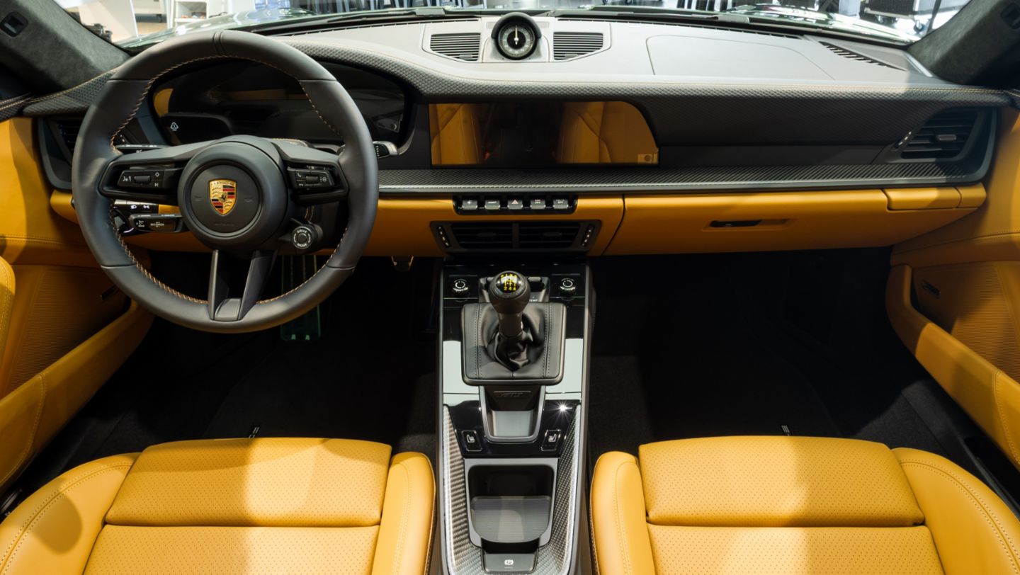 Porsche 911 GT3 Touring, interior.