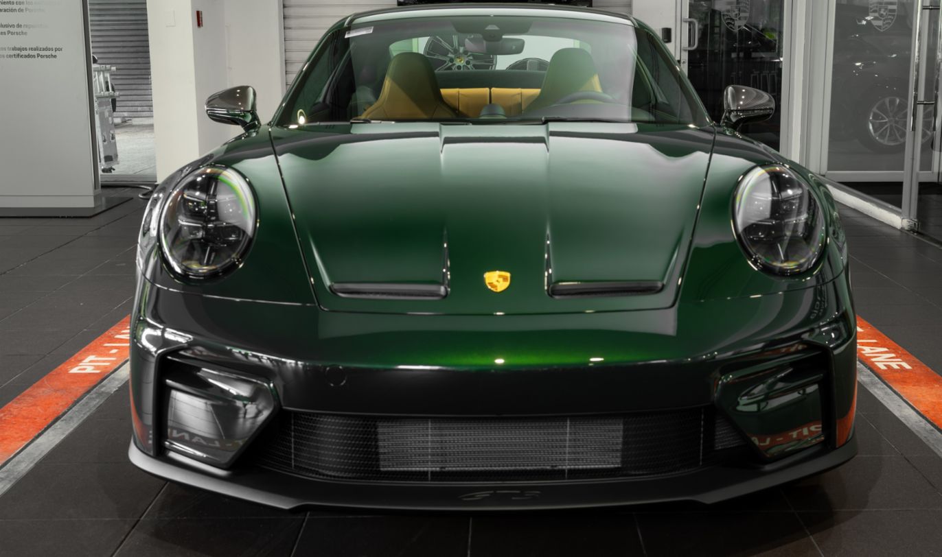 Porsche 911 GT3 Touring.