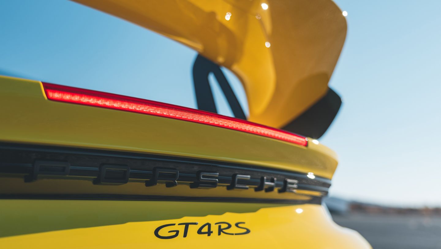 718 Cayman GT4 RS, Racing Yellow, 2022, PCNA