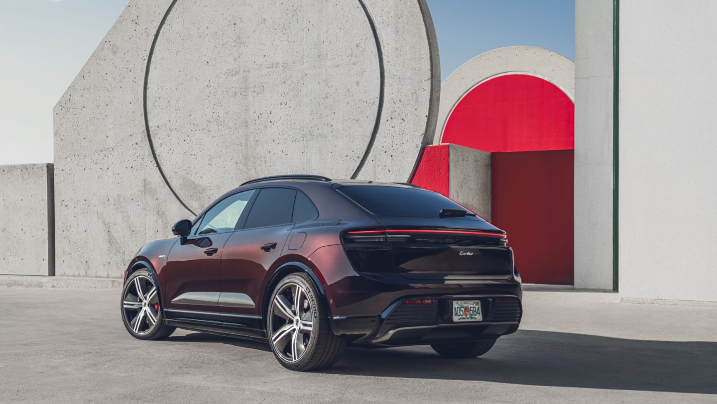 Copper Ruby Metallic Macan Turbo