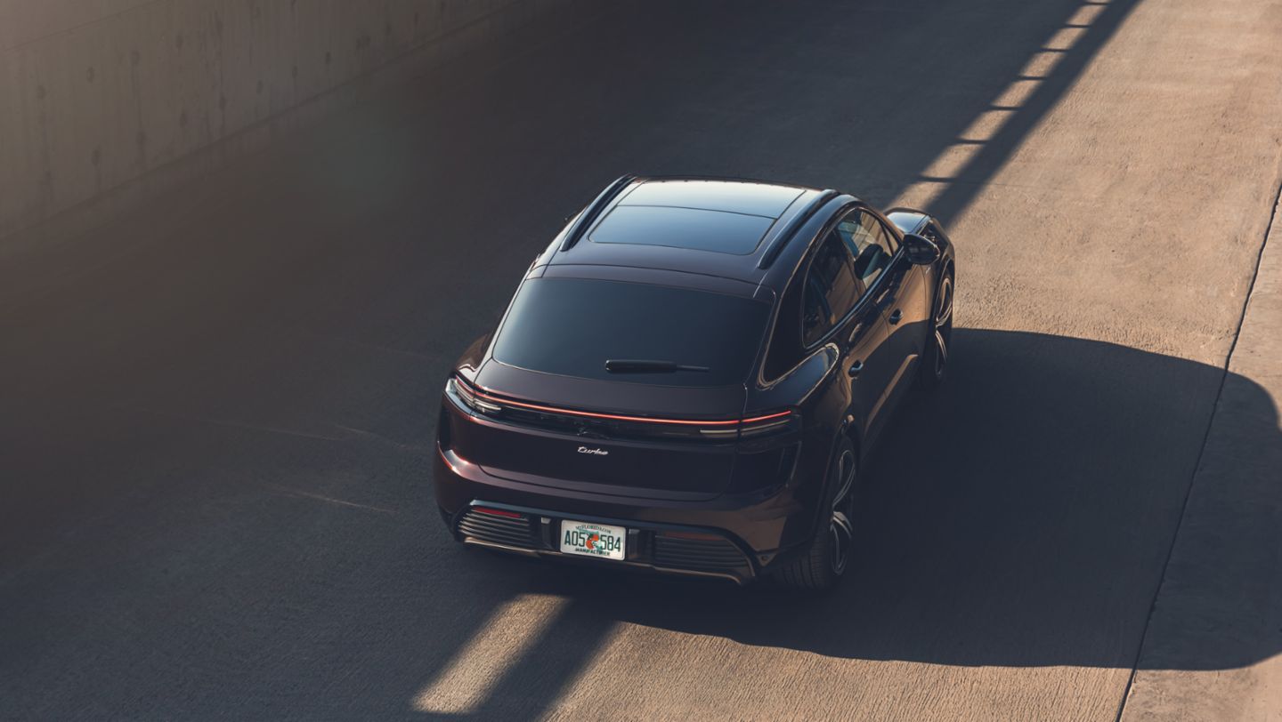Copper Ruby Metallic Macan Turbo