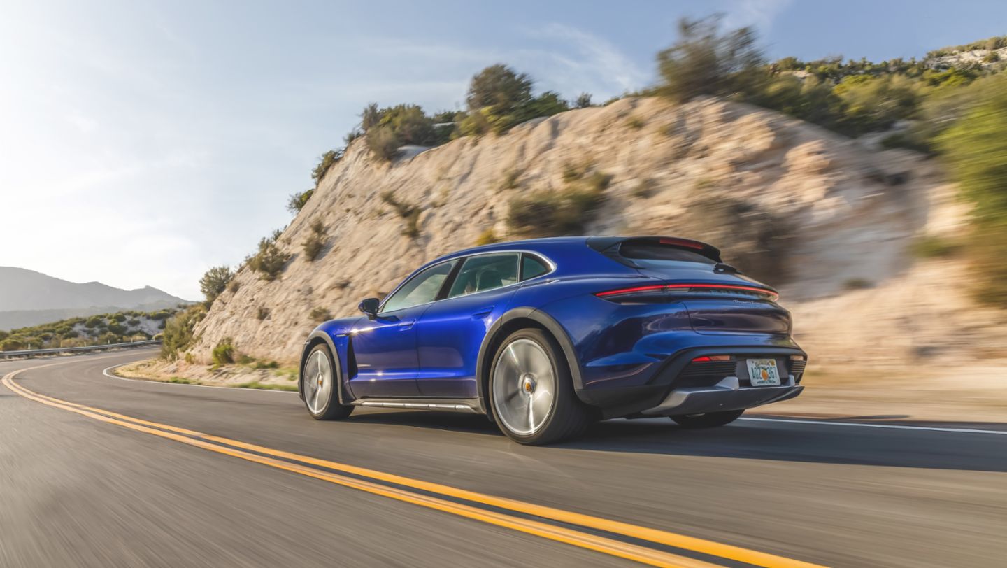 2021 Taycan Turbo Cross Turismo, Gentian Blue, 2021, PCNA