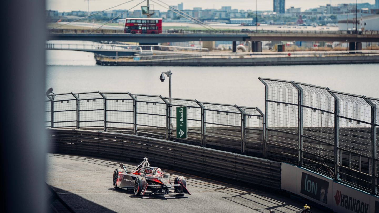 Pascal Wehrlein, Porsche 99X Electric (nº 94), 1ª carrera del E-Prix de Londres, 2024, Porsche AG