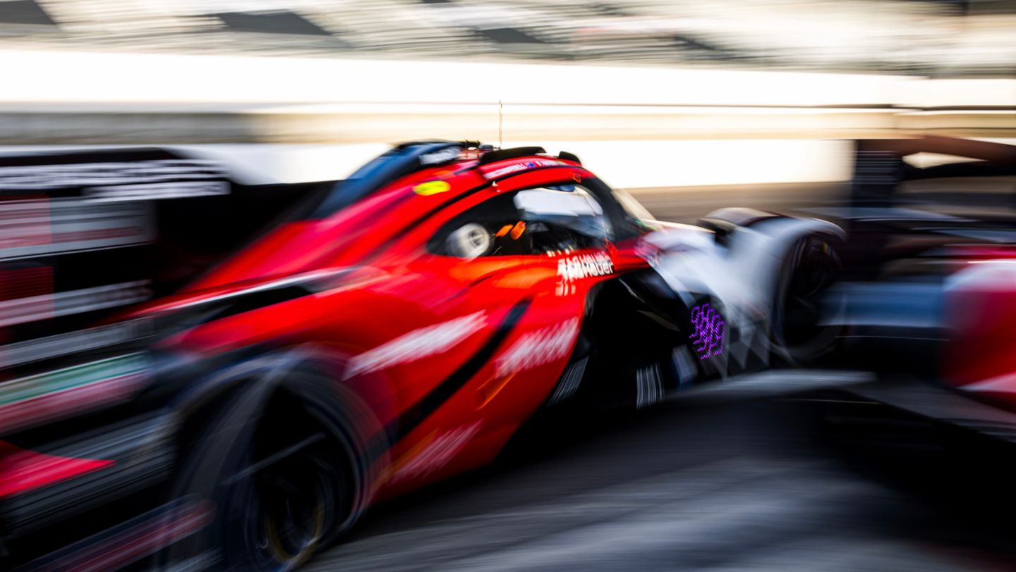 Porsche 963, Porsche Penske Motorsport (nº 7), Dane Cameron (EE. UU.), Felipe Nasr (BRA), Josef Newgarden (EE. UU.), Matt Campbell (Australia). Porsche Penske Motorsport (nº 6), Mathieu Jaminet (FRA), Nick Tandy (GB), Laurens Vanthoor (BEL), Kevin Estre (FRA), 2024, Porsche AG