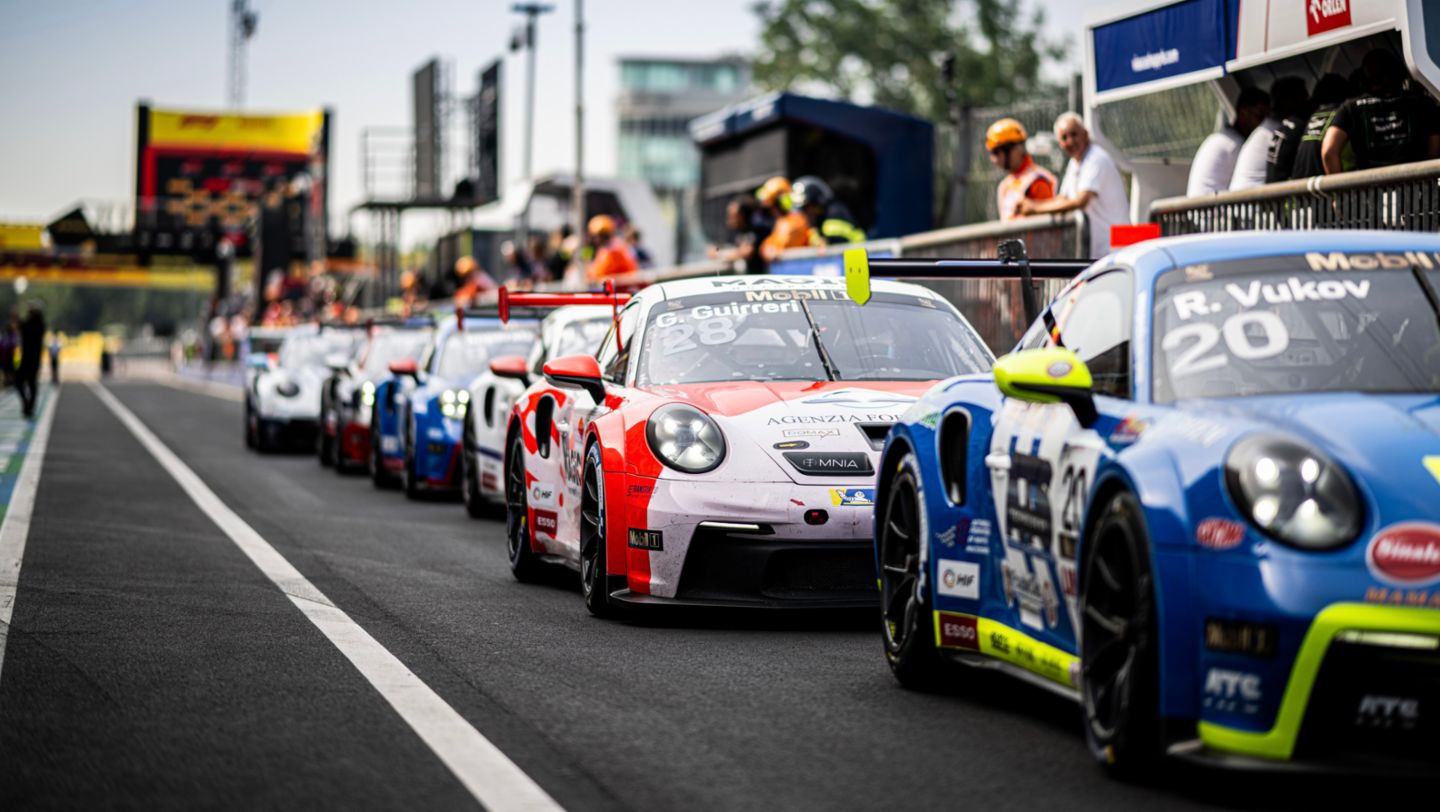 Porsche 911 GT3 Cup, Ombra (#20), Risto Vukov (NMK), Prima Ghinzani Motorsport (#28), Giuseppe Guirreri (I), Porsche Mobil 1 Supercup, Monza, Italien, 2024, Porsche AG