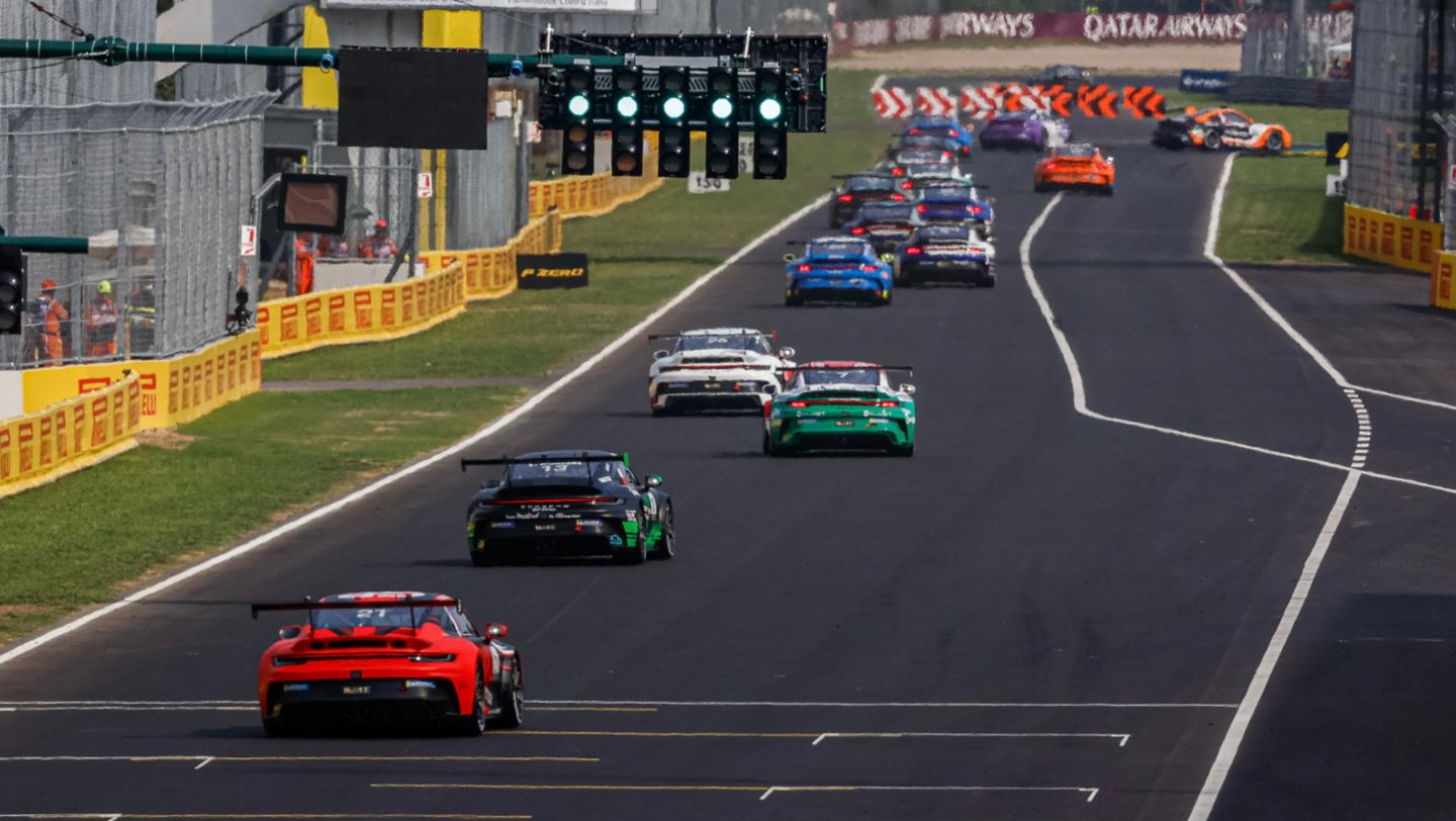 Porsche 911 GT3 Cup, GP Elite (#21), Wouter Boerekamps (NL), Martinet / Forestier Racing (#13), Louis Rousset (F), Porsche Mobil 1 Supercup, Monza, Italien, 2024, Porsche AG