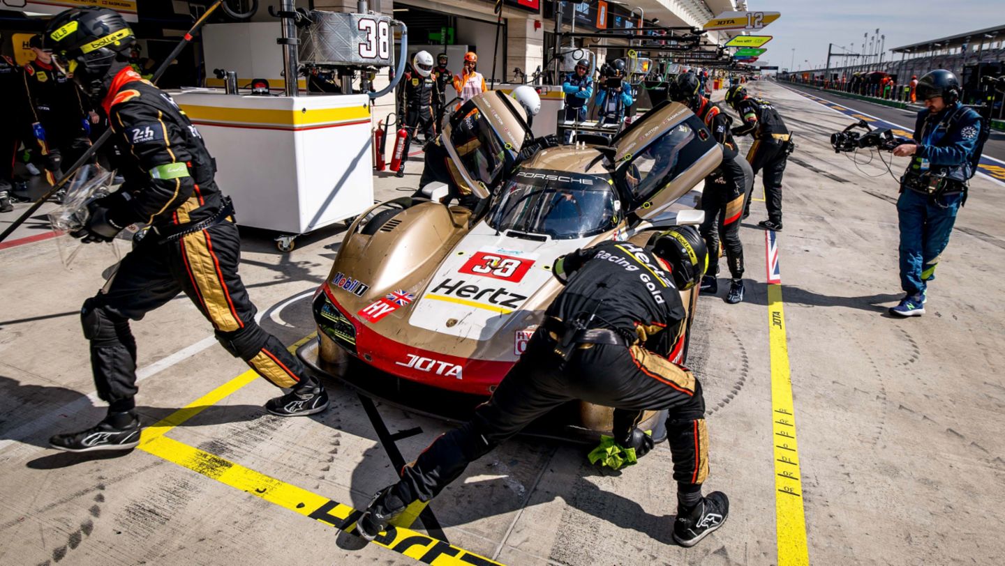 Porsche 963, Hertz Team Jota (#38). Jenson Button (UK), Phil Hanson (UK), Oliver Rasmussen (DK), Qatar, 2024, Porsche AG