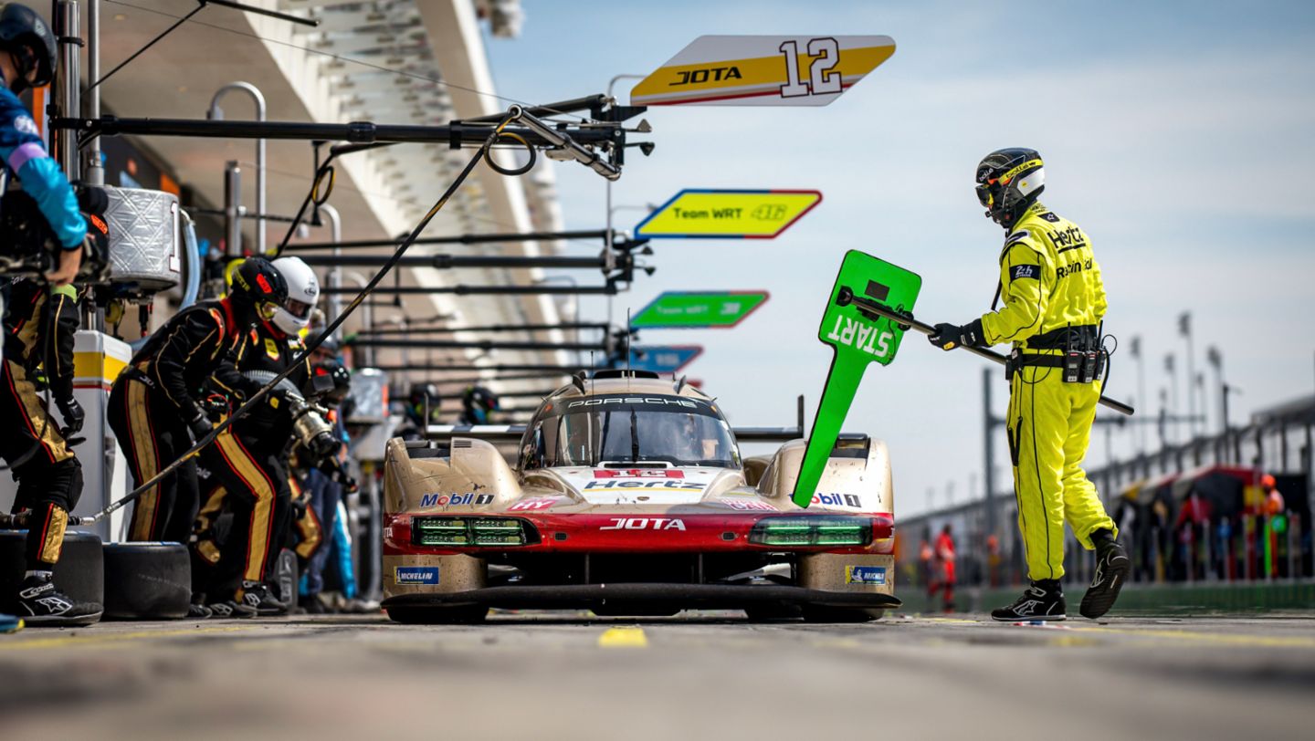 Porsche 963, Hertz Team Jota (#12), Will Stevens (UK), Callum Ilott (UK), Norman Nato (F), Qatar, 2024, Porsche AG