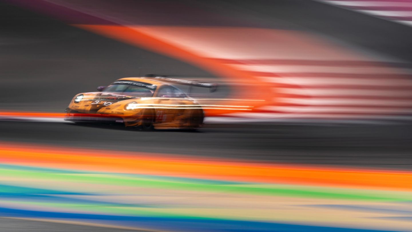 Porsche 911 GT3 R, Manthey EMA (#91), Yasser Shahin (AUS), Morris Schuring (NL), Richard Lietz (A), Qatar, 2024, Porsche AG