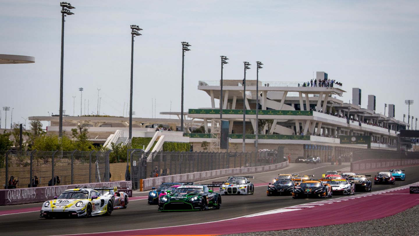 Porsche 911 GT3 R, Manthey Pure Rxcing (#92), Alex Malykhin (UK), Joel Sturm (D), Klaus Bachler (A), Qatar, 2024, Porsche AG