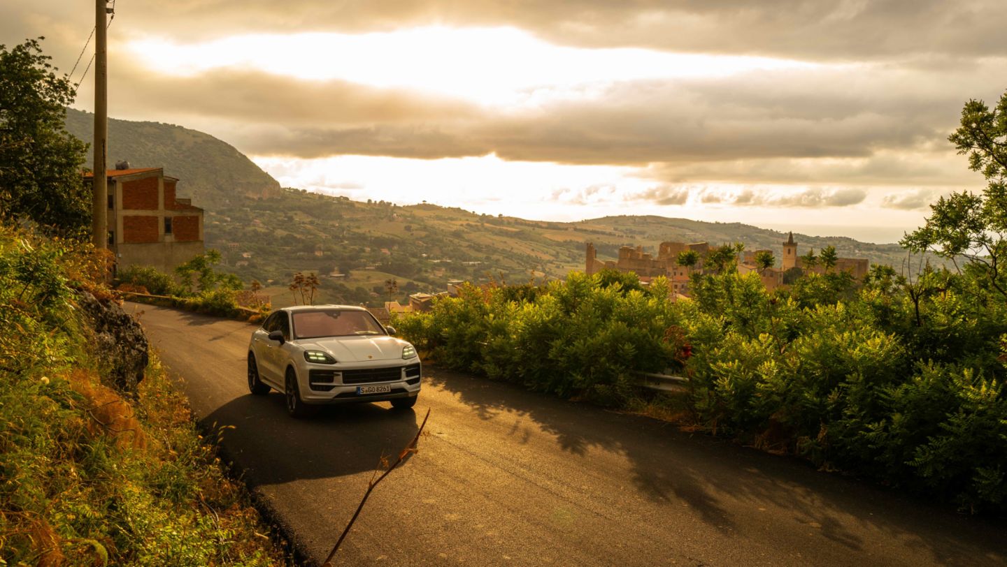 Cayenne GTS Coupé, Sicily, 2024, Porsche AG
