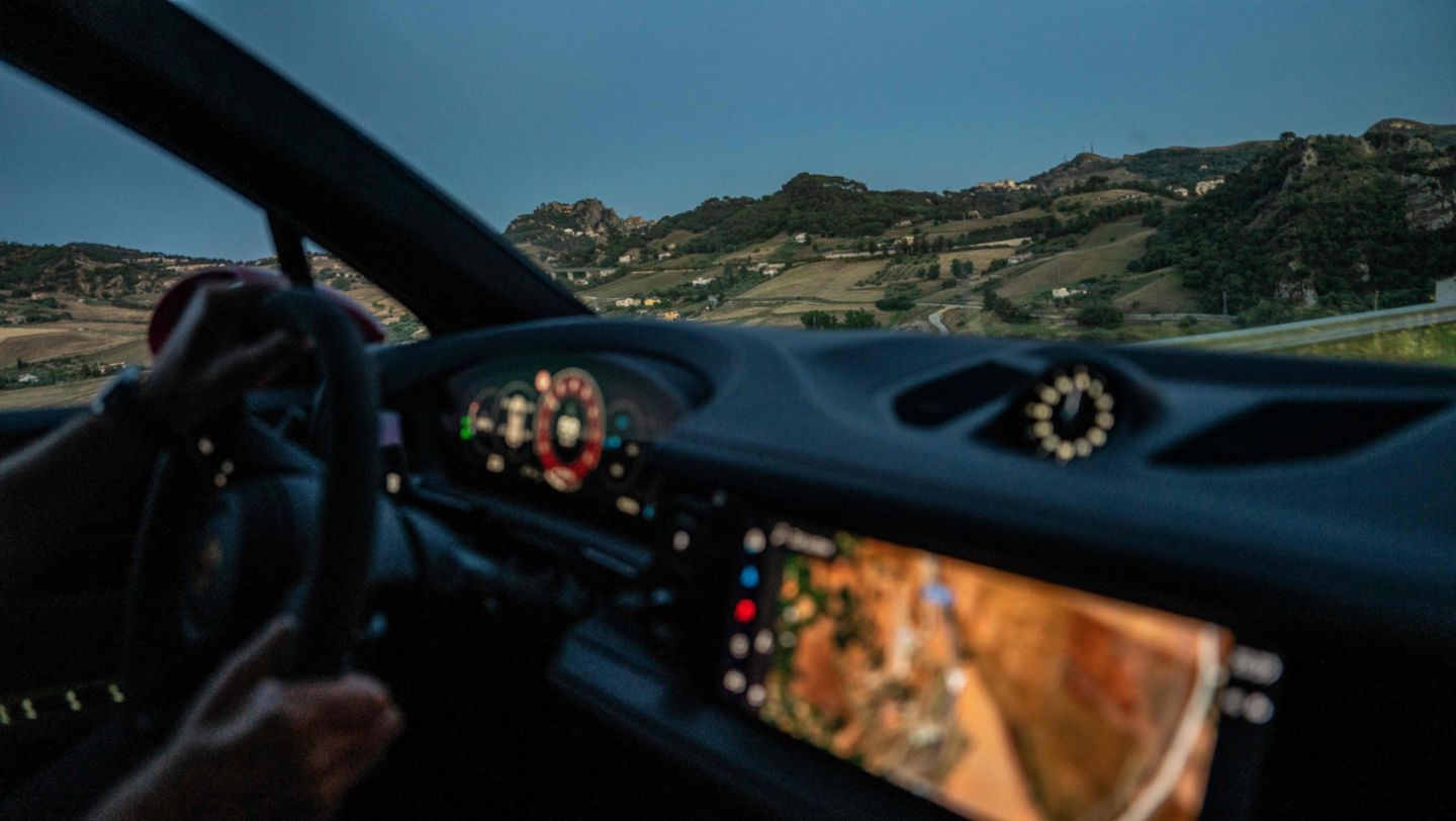 Cayenne GTS, Cayenne GTS Coupé, Interior, Sicily, 2024, Porsche AG