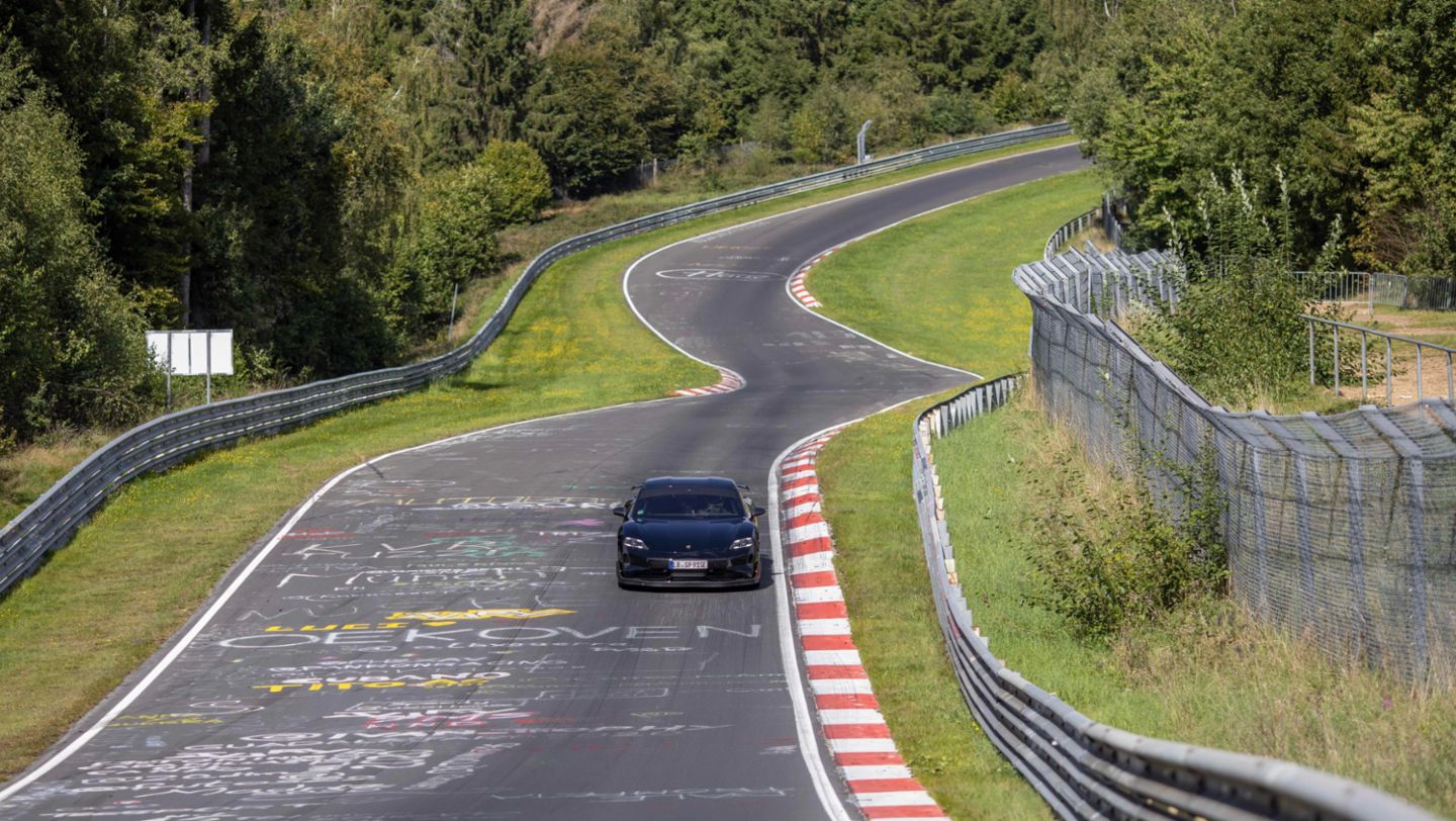 Taycan de preserie, Nürburgring Nordschleife, 2024, Porsche AG