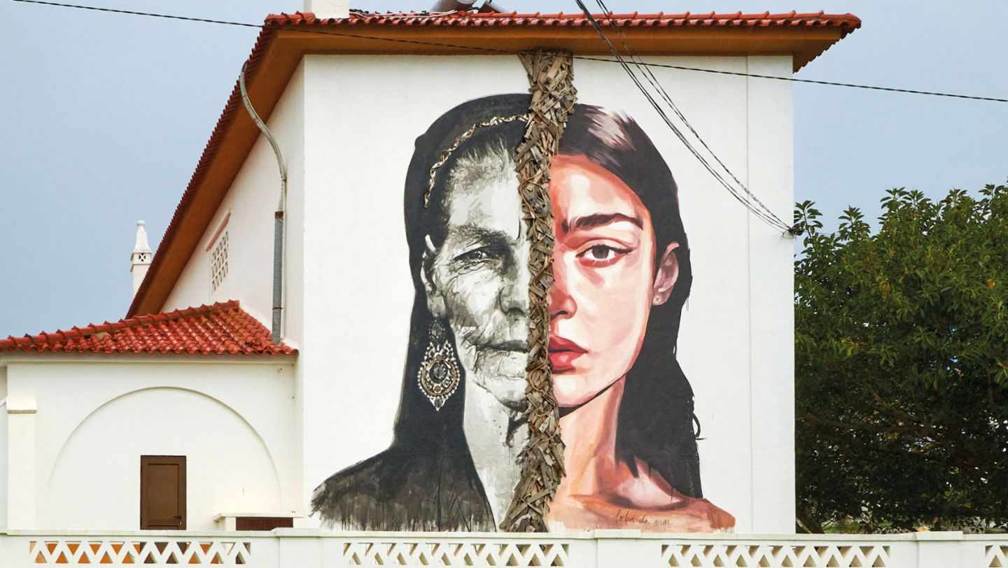 Straßenkunst, Nazaré, Portugal, 2024, Porsche AG