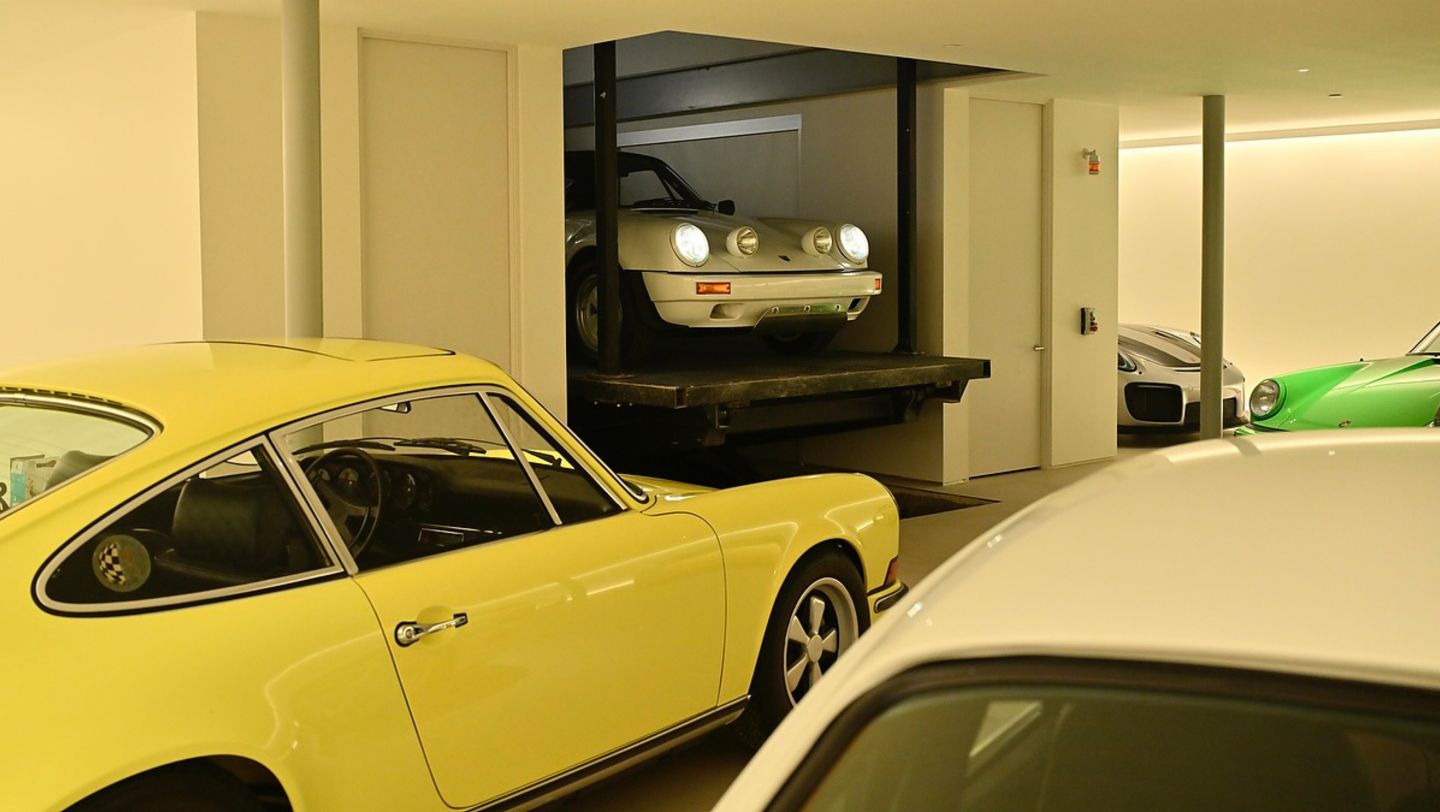 911 Carrera RS, 911 SC/RS, 911 GT2 RS (991) (l-r), Garage, Steven Harris, 2025, Porsche AG