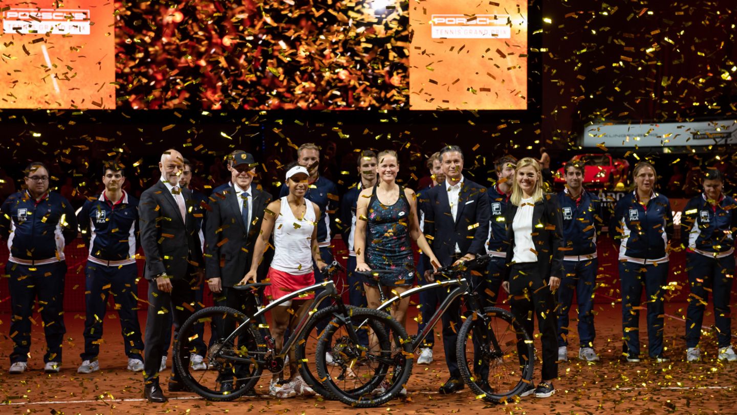Markus Günthardt, Tournament Director, Andreas Haffner, Member of the Executive Board, Human Resources and Social Affairs of Dr. Ing. h.c. F. Porsche AG, Raquel Atawo, Anna-Lena Grönefeld, Porsche Team Germany, Lutz Meschke, Deputy Chairman of the Executive Board and Member of the Executive Board, Finance and IT of Dr. Ing. h.c. F. Porsche AG, Anke Huber, Operating Tournament Director, l-r, Porsche Tennis Grand Prix 2018, Final, Stuttgart, 2018, Porsche AG